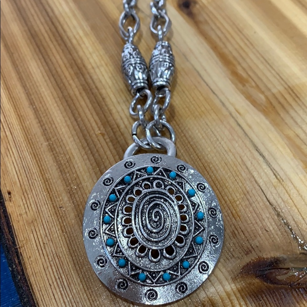 Silver toned necklace with detachable pendant